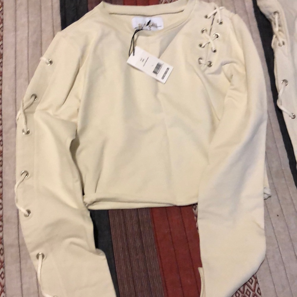 “Off white” grey matching lace outfit